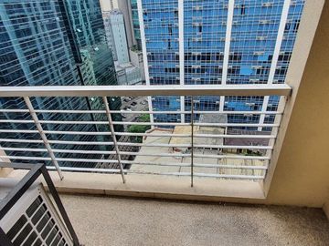 One Bedroom Paseo Parkview Suites Salcedo village,Makati