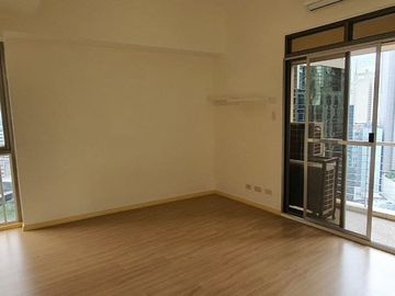 One Bedroom Paseo Parkview Suites Salcedo village,Makati
