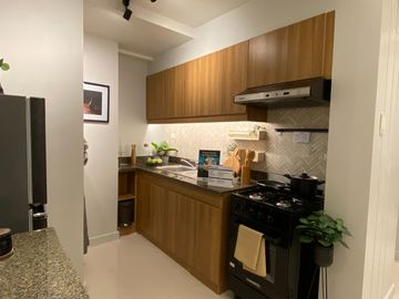 Brand new DMCI Alder 2 Bedroom with parking condo in Acacia Estates Taguig near BGC Mckinley makati Verawood Cedar Crest Birchwood Bonifacio Global Ci