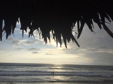 Terreno de 1350 m2 con infraestructura frente a la playa, Puerto Cayo - Manabí
