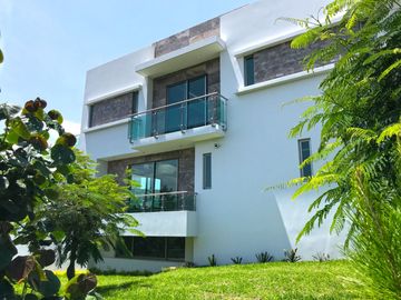 Casa en venta 4 niveles  en la cima de Zapopan