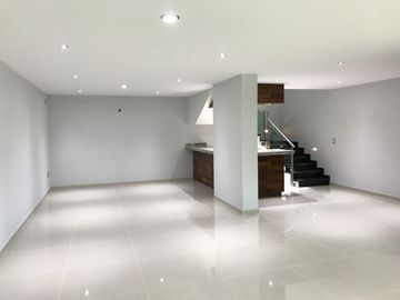 Casa en venta 4 niveles  en la cima de Zapopan