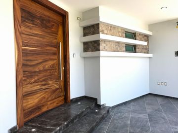 Casa en venta 4 niveles  en la cima de Zapopan