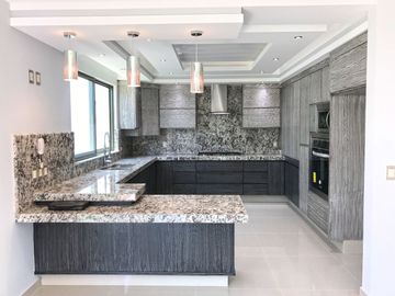 Casa en venta 4 niveles  en la cima de Zapopan