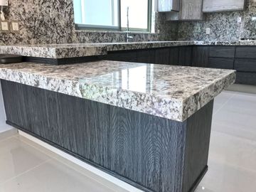 Casa en venta 4 niveles  en la cima de Zapopan