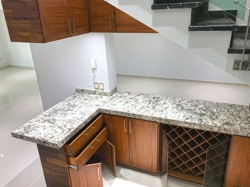 Casa en venta 4 niveles  en la cima de Zapopan