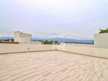 CASA CON ROOF GARDEN EN LOMAS DE CUERNAVACA