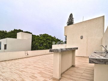 CASA CON ROOF GARDEN EN LOMAS DE CUERNAVACA