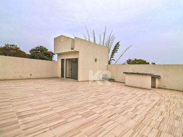 CASA CON ROOF GARDEN EN LOMAS DE CUERNAVACA