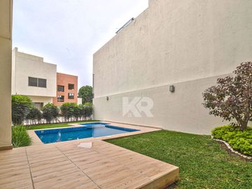 CASA CON ROOF GARDEN EN LOMAS DE CUERNAVACA