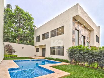 CASA CON ROOF GARDEN EN LOMAS DE CUERNAVACA