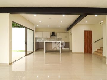 CASA CON ROOF GARDEN EN LOMAS DE CUERNAVACA
