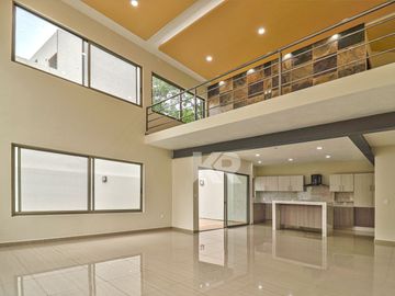 CASA CON ROOF GARDEN EN LOMAS DE CUERNAVACA