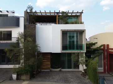 RESIDENCIA EN VALLE IMPERIAL