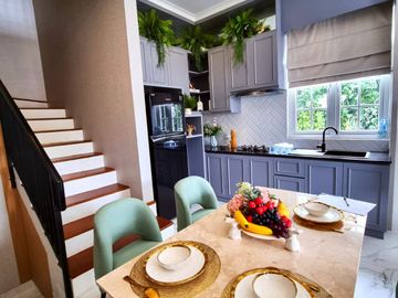 Townhouse Baru Bonus Kolam Renang Dirempoa Siap Huni 2,52 M Nego