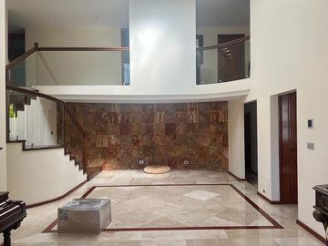 Casa en VENTA… Los Sauces Col. Llano Grande, Metepec, Méx.