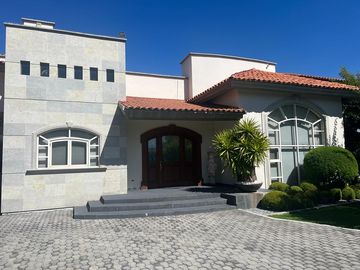 Casa en VENTA… Los Sauces Col. Llano Grande, Metepec, Méx.