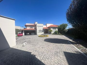 Casa en VENTA… Los Sauces Col. Llano Grande, Metepec, Méx.