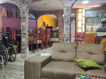Amplia Casa en Venta- Arboledas Aragon