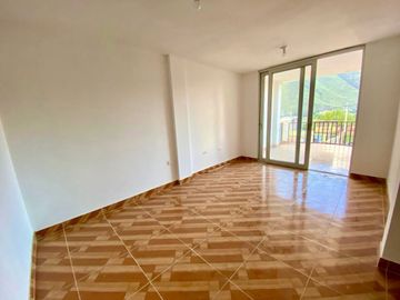 VENTA DE CASA DE ESTRENO, LA ESPERANZA HUANUCO