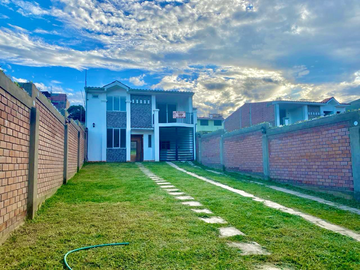VENTA DE CASA DE ESTRENO, LA ESPERANZA HUANUCO