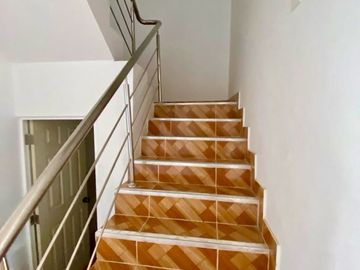 VENTA DE CASA DE ESTRENO, LA ESPERANZA HUANUCO