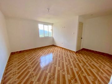 VENTA DE CASA DE ESTRENO, LA ESPERANZA HUANUCO