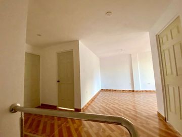 VENTA DE CASA DE ESTRENO, LA ESPERANZA HUANUCO
