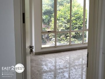 Dijual Rumah Faraday Selatan 5 Gading Serpong Tangerang Lokasi Strategis Murah Unit Masih Baru Belum Pernah di Huni