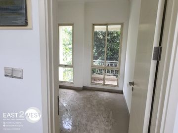 Dijual Rumah Faraday Selatan 5 Gading Serpong Tangerang Lokasi Strategis Murah Unit Masih Baru Belum Pernah di Huni