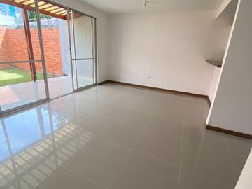 VENDO CASA CIUDAD COUNTRY.