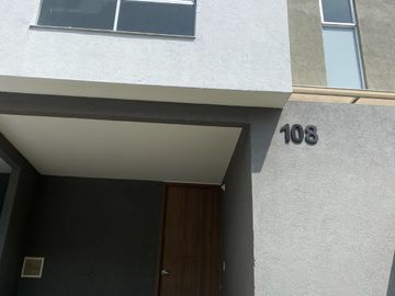 VENDO CASA CIUDAD COUNTRY.