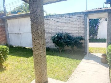 VENTA DE CASA SOLA CON JARDÍN DE 500 M2 EN OACALCO, YAUTEPEC