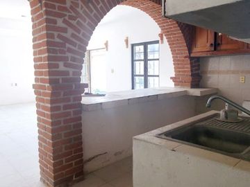 VENTA DE CASA SOLA CON JARDÍN DE 500 M2 EN OACALCO, YAUTEPEC