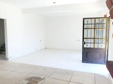 VENTA DE CASA SOLA CON JARDÍN DE 500 M2 EN OACALCO, YAUTEPEC