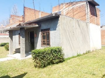 VENTA DE CASA SOLA CON JARDÍN DE 500 M2 EN OACALCO, YAUTEPEC