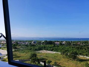 2 BEDROOM UNIT OF ONE MANCHESTER PLACE MACTAN NEWTOWN WITH SEAVIEW