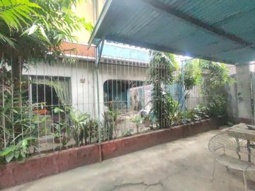 For Sale: House and Lot with Non-operational Resort within Susano Rd., Caloocan