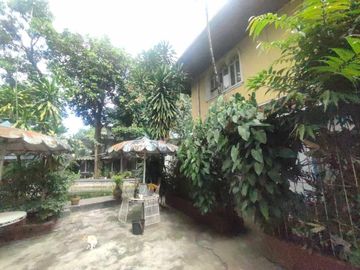 For Sale: House and Lot with Non-operational Resort within Susano Rd., Caloocan