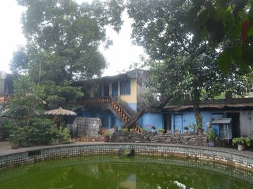For Sale: House and Lot with Non-operational Resort within Susano Rd., Caloocan