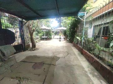 For Sale: House and Lot with Non-operational Resort within Susano Rd., Caloocan
