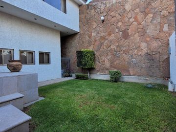 VENTA AMPLIA CASA EN FRACC. TANGAMANGA