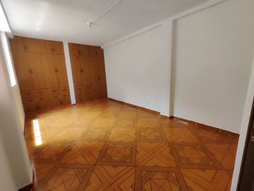 se vende duplex 200m2 los olivos