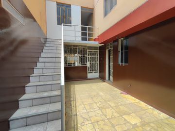 se vende duplex 200m2 los olivos