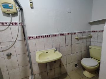 se vende duplex 200m2 los olivos