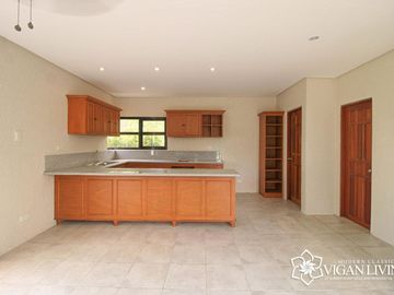 4 Bedroom Ready for Occupancy Unit Located at Summit Point Lipa