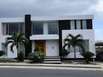 Casa de venta, zona norte de Montecristi Golf Club