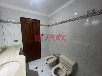 Oportunidad Única En Surco: Departamento En Primer Piso, Iluminado , Espacioso, Cerca Al Jiron Tomasal