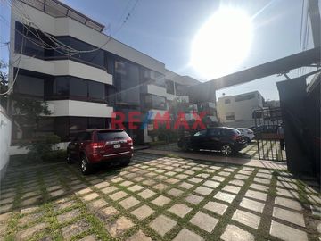 Oportunidad Única En Surco: Departamento En Primer Piso, Iluminado , Espacioso, Cerca Al Jiron Tomasal