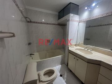 Oportunidad Única En Surco: Departamento En Primer Piso, Iluminado , Espacioso, Cerca Al Jiron Tomasal